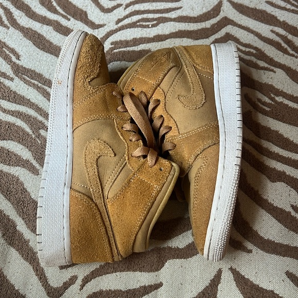 Nike Air Jordan 1 Retro Mid Golden Harvest - Big Kid 4Y - Picture 1 of 4